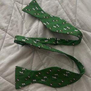 Bird Dog Bay Bow Tie - hunting dogs and pheasants